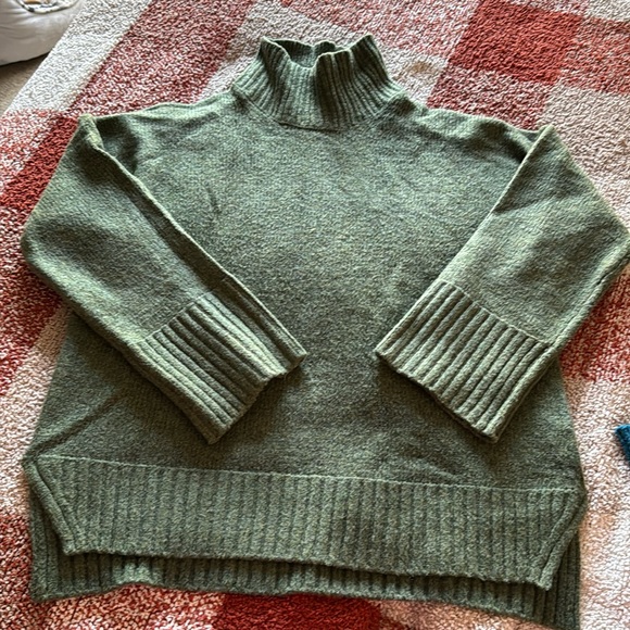 Abercrombie & Fitch Sweaters - Abercrombie & Fitch Green Sweater